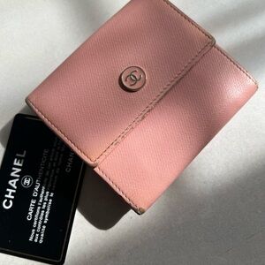 Chanel vintage Pink Leather bifold Wallet